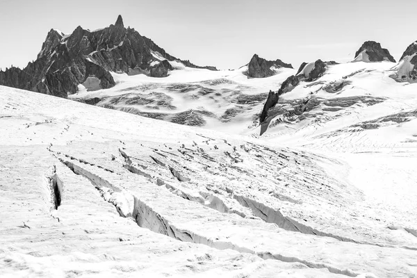 アルプス山脈のピークは風景を見る, モンブランマッシフ. — ストック写真