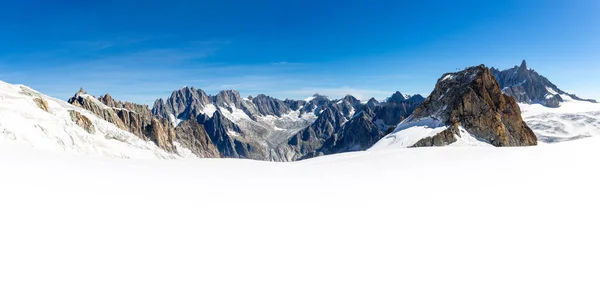 アルプス山脈のパノラマビュー風景、モンブランマスをピーク — ストック写真