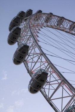 Bir yaz akşamı Londra'da London Eye.
