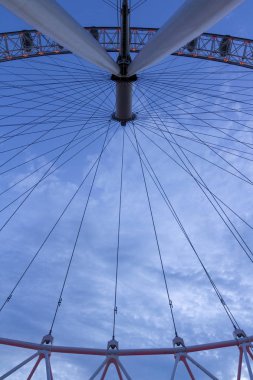 Bir yaz akşamı Londra'da London Eye.