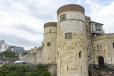 Bir yaz öğleden sonra Londra Kulesi.