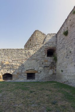 Bir yaz öğleden sonra Macaristan eğri Kalesi.