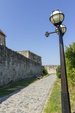 Bir yaz öğleden sonra Macaristan eğri Kalesi.