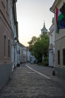 Kalenin Veszprem, Macaristan'ın sokaklarında.