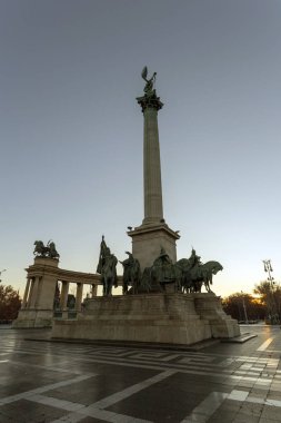 Budapeşte, Macaristan'da bir kış sabahı Kahramanlar Meydanı.