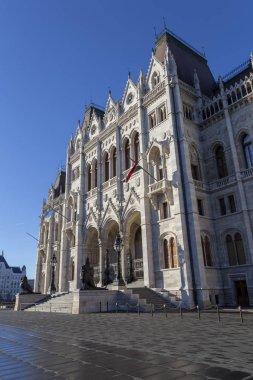 Macaristan Parlamento Binası bir güneşli kış sabahı.