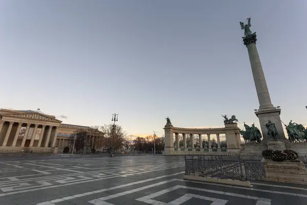 Plaza Los Héroes Budapest Hungría Una Mañana Invierno — Foto de Stock