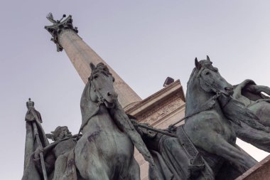 Budapeşte, Macaristan'da bir kış sabahı Kahramanlar Meydanı.