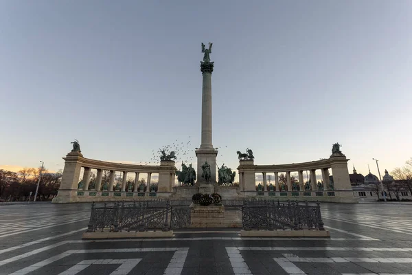 Plaza Los Héroes Budapest Hungría Una Mañana Invierno — Foto de Stock