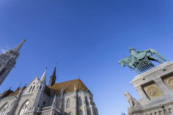 Igreja Matthias Budapeste Estátua Santo Estêvão Hungria Dia Ensolarado Inverno — Fotografia de Stock