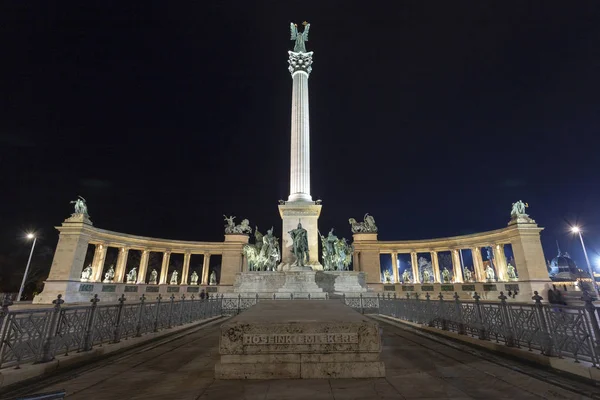 Náměstí Hrdinů Budapešti Maďarsko Zimní Noci — Stock fotografie