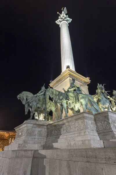 Placu Bohaterów Budapeszcie Zimową Noc — Zdjęcie stockowe