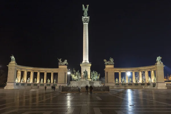 Praça Dos Heróis Budapeste Hungria Uma Noite Inverno — Fotografia de Stock