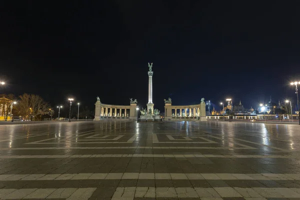 Placu Bohaterów Budapeszcie Zimową Noc — Zdjęcie stockowe