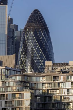 30 St Mary balta veya şehir merkezinde Londra bina kornişon.