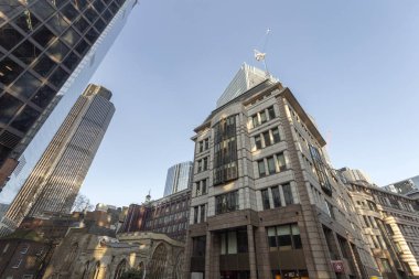 Şehir merkezindeki bir güneşli kış günü Londra'da.