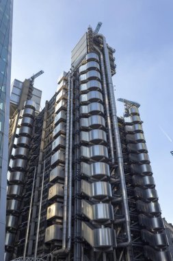 Ofis binaları şehir Londra güneşli kış günü.