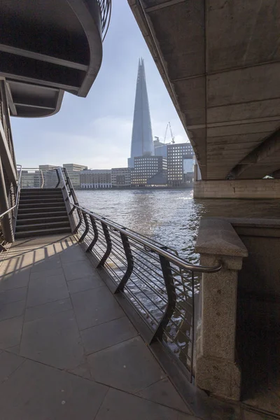 Río Támesis Londres Con Edificio Shard Fondo — Foto de Stock