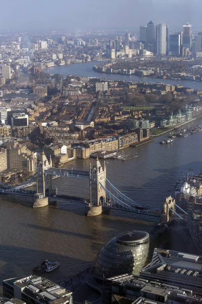 ロンドン イギリス 2018 タワー ブリッジとテムズ川建物の冬の日にシャードからロンドン ビューで — ストック写真