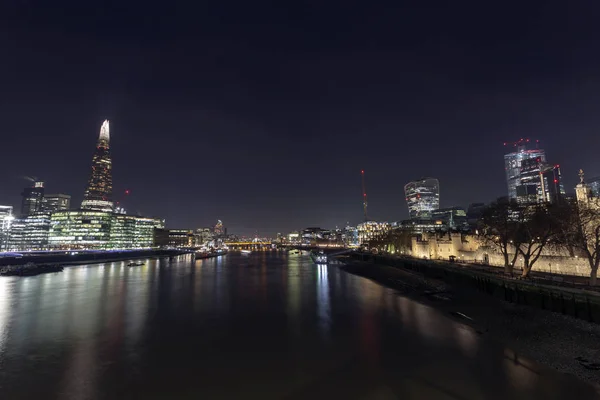 London Storbritannien 2018 Kontorsbyggnader London Med Shard Bakgrunden — Stockfoto