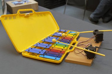 Robot ksilofon çalış