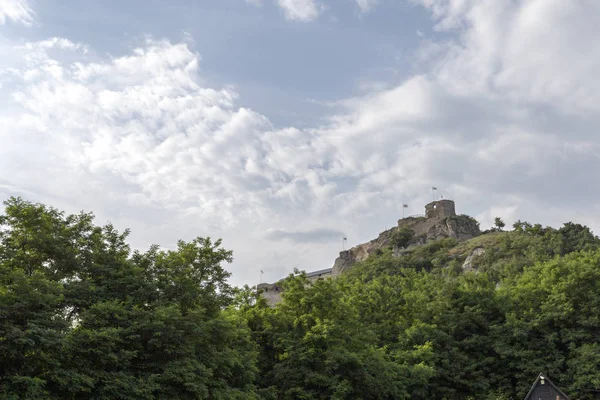 Rovine del castello di Sirok — Foto Stock