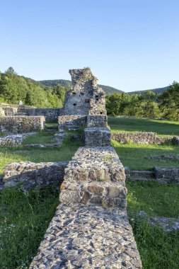 Pilisszentlelek köyü yakınlarındaki manastır kalıntıları, Macaristan.
