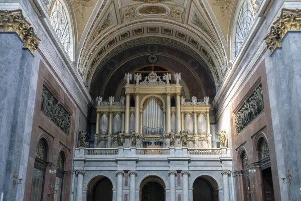 O órgão na Basílica de Esztergom na Hungria . — Fotografia de Stock