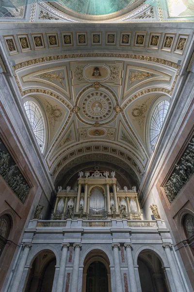 Interior shot of the Esztergom Basilica in Hungary. — Stock Photo, Image