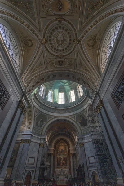 Vue intérieure de la basilique Esztergom en Hongrie . — Photo