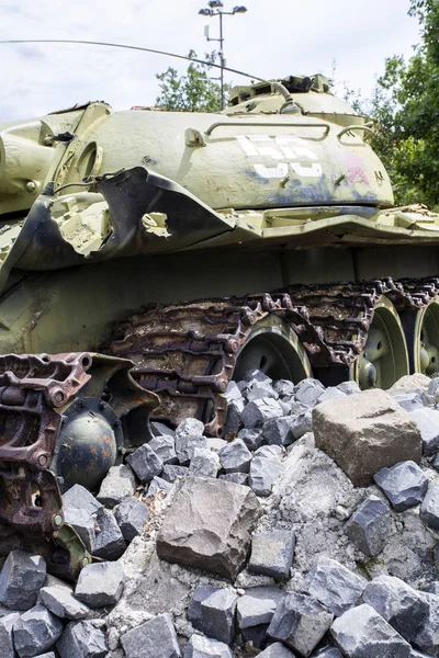 Tanque russo velho no parque memorial militar em Pakozd, Hungar — Fotografia de Stock