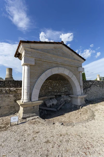 Fontanna w Gorsium-Herculia, wieś Imperium Rzymskiego w TAC — Zdjęcie stockowe
