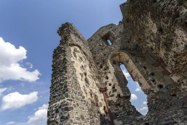 Taliandorogdi, Macaristan'daki ortaçağdan kalma St. Andrew kilisesinin kalıntıları