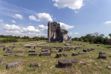 Taliandorogdi, Macaristan'daki ortaçağdan kalma St. Andrew kilisesinin kalıntıları