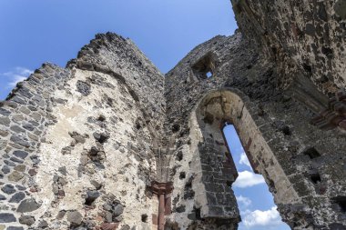 Taliandorogdi, Macaristan'daki ortaçağdan kalma St. Andrew kilisesinin kalıntıları