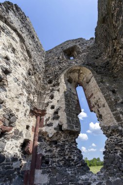 Taliandorogdi, Macaristan'daki ortaçağdan kalma St. Andrew kilisesinin kalıntıları