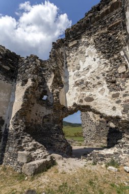 Taliandorogdi, Macaristan'daki ortaçağdan kalma St. Andrew kilisesinin kalıntıları