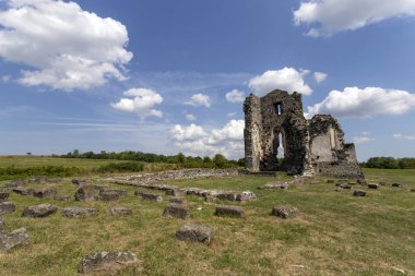 Taliandorogdi, Macaristan'daki ortaçağdan kalma St. Andrew kilisesinin kalıntıları