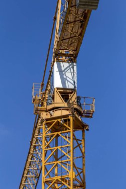 İnşaat alanında turna.