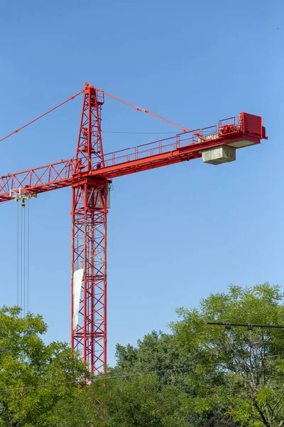 Guindaste em um canteiro de obras — Fotografia de Stock