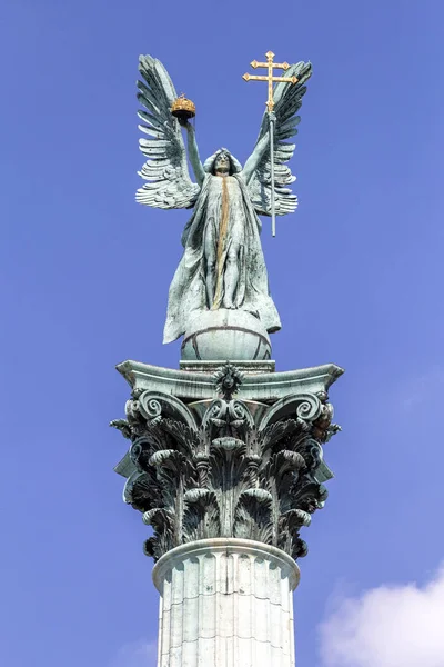 Budapeşte Kahraman Meydanı, Macaristan