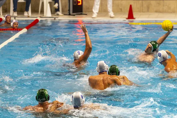 Match de water-polo entre OSC Hungary et Sintez Kazan à Budapes — Photo