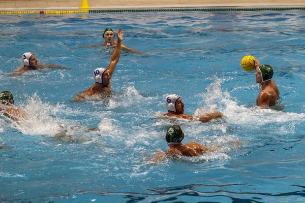 匈牙利奥斯克与布达佩斯辛特斯卡赞之间的水球比赛 — 图库照片