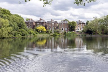 Londra 'daki 2 numaralı Hampstead göleti.