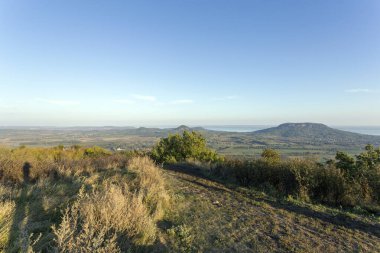 Balaton Gölü 'ndeki Aziz George dağından kötü manzara.