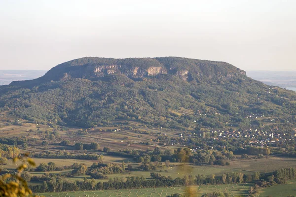 Badacsonyi panoráma a Szent György-hegyről a Balatonnál. — Stock Fotó