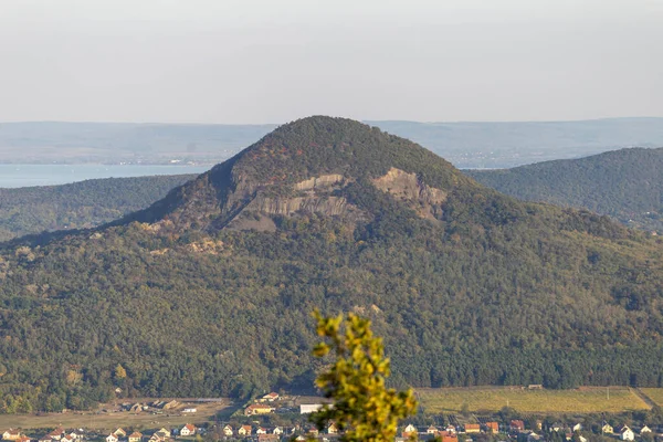 Gulacs kilátás a Szent György-hegyről a Balatonnál. — Stock Fotó