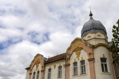 Jaszapati, Macaristan 'daki eski okul eski ofis binası