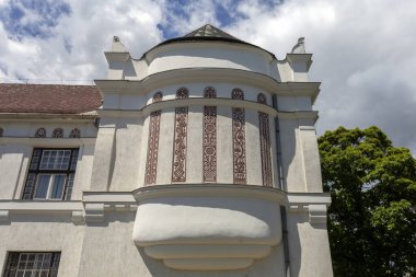 Macaristan 'ın Sarospatak kentindeki Karoly Eszterhazy Üniversitesi Komenius Kampüsü Dekorasyonu.