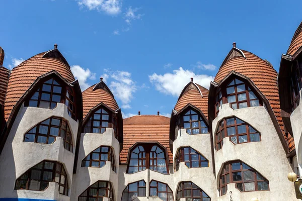 匈牙利Sarospatak的Makovecz公寓楼 — 图库照片